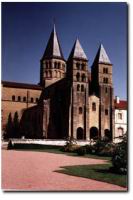 Paray-le-Monial - Basilique du Sacre-Coeur - Vue generale